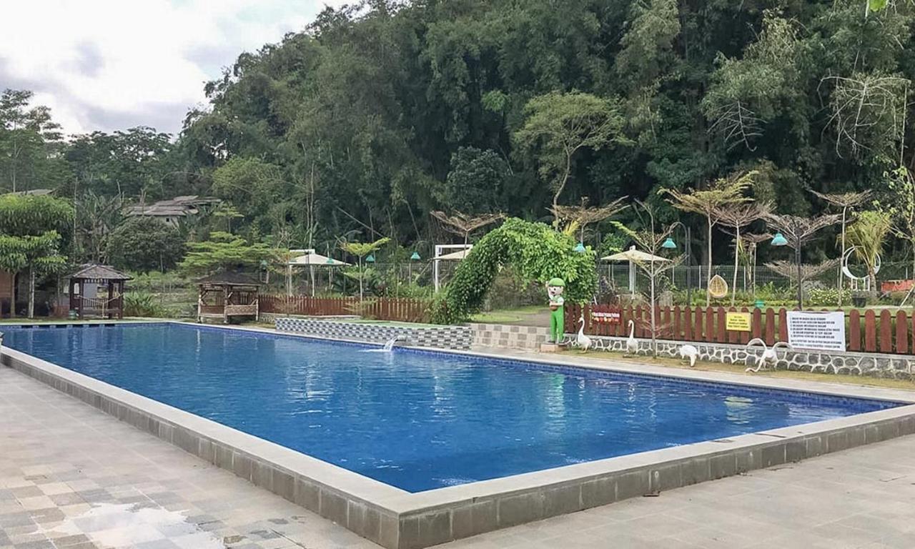 Hotel Reddoorz Near Wisata Paribendo Lawang Esterno foto