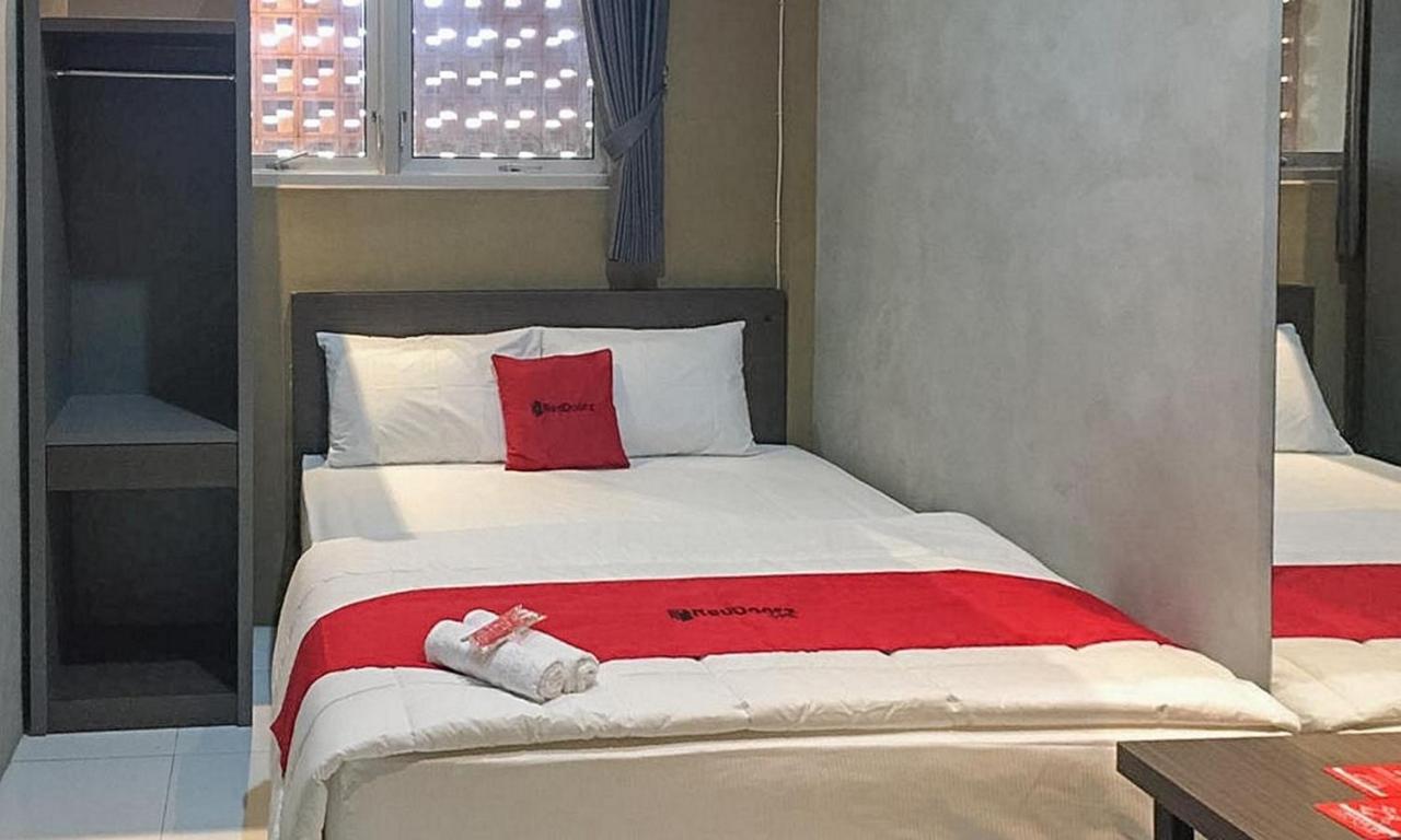 Hotel Reddoorz Near Wisata Paribendo Lawang Esterno foto