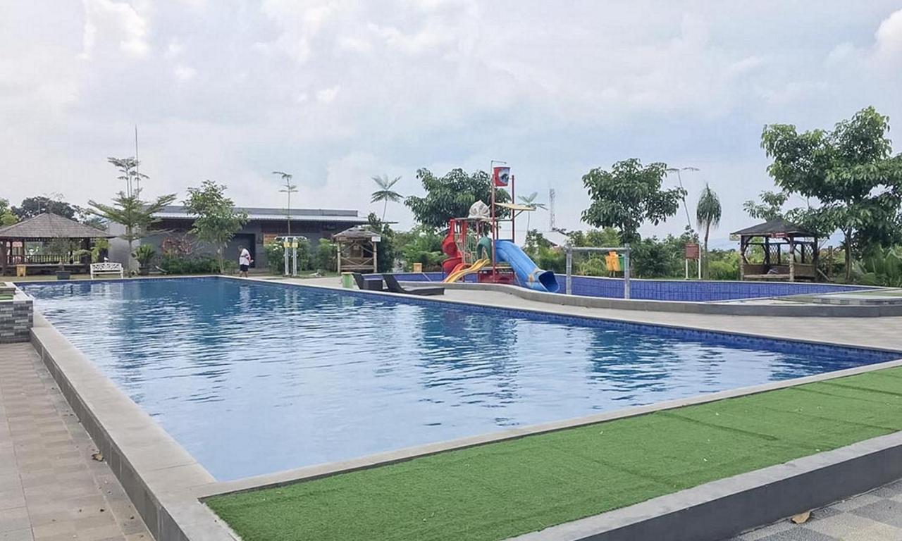 Hotel Reddoorz Near Wisata Paribendo Lawang Esterno foto