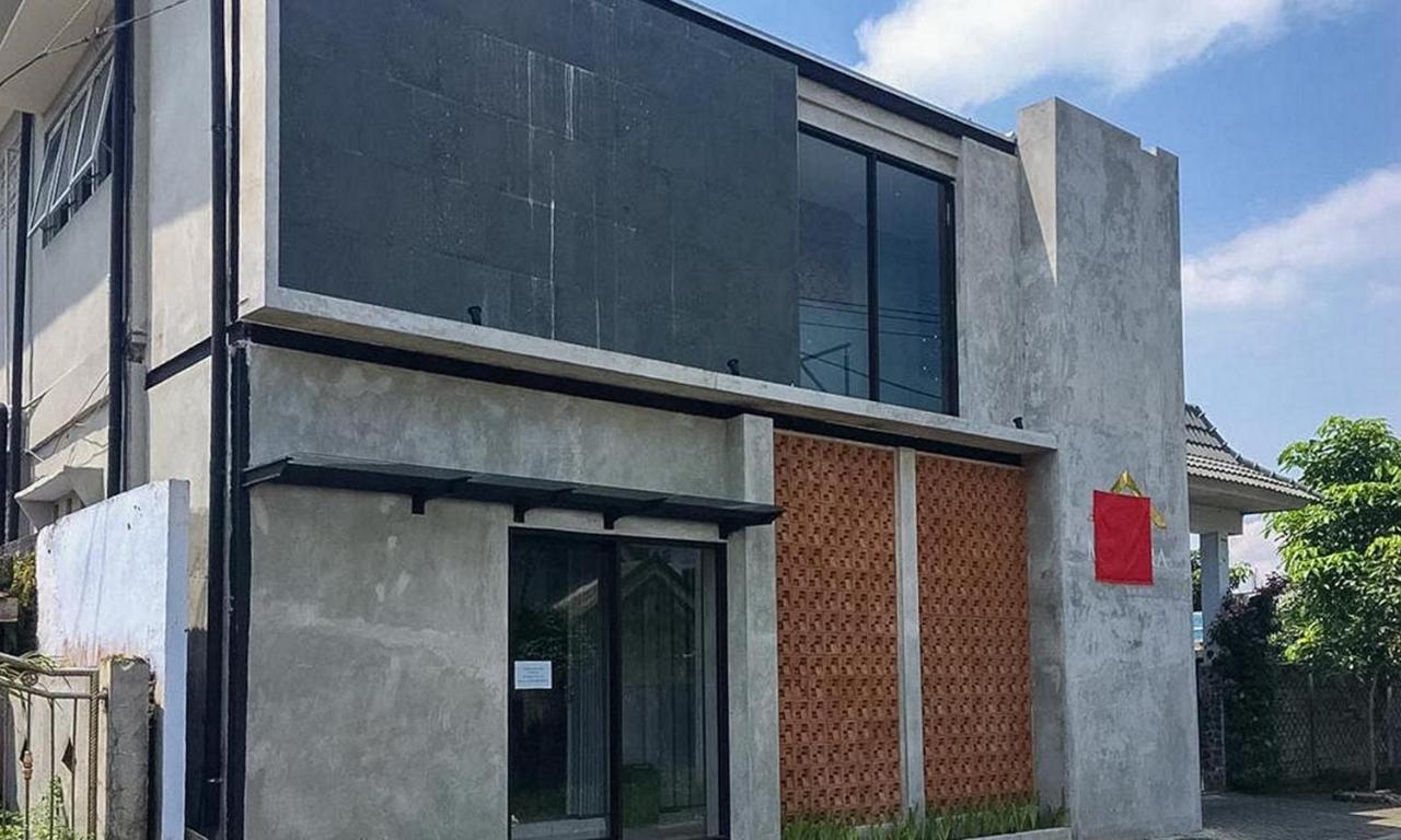 Hotel Reddoorz Near Wisata Paribendo Lawang Esterno foto