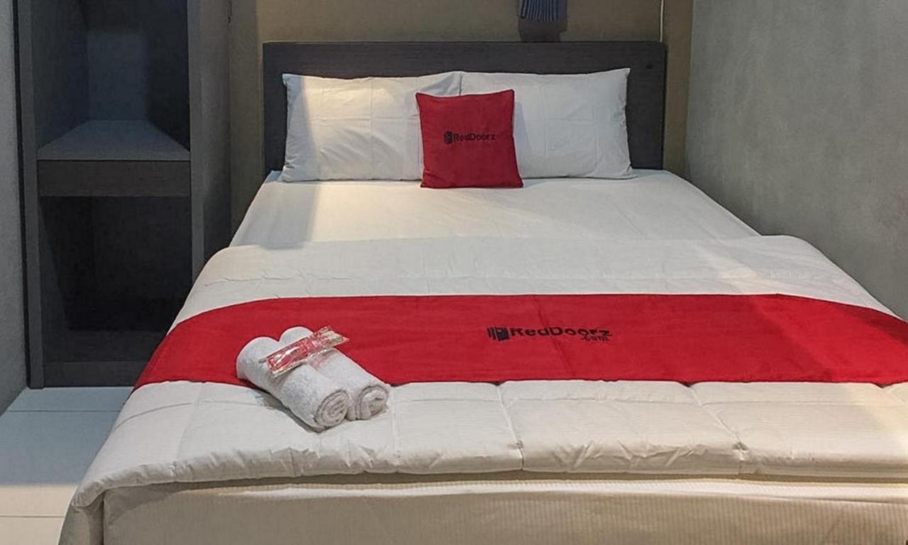 Hotel Reddoorz Near Wisata Paribendo Lawang Esterno foto