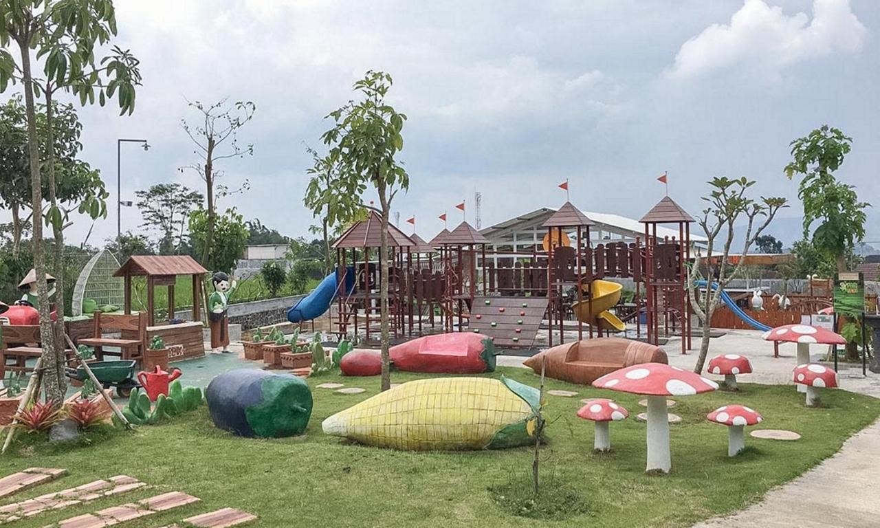 Hotel Reddoorz Near Wisata Paribendo Lawang Esterno foto